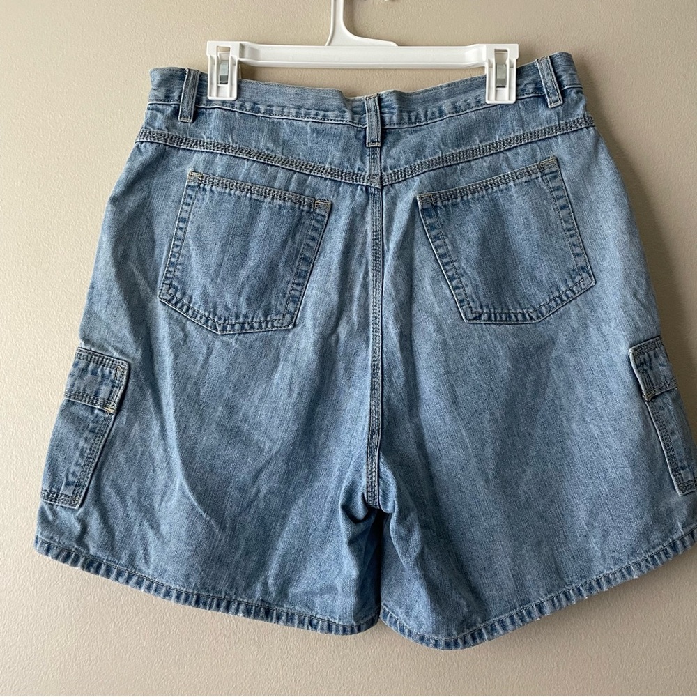 St. John's Bay Lightwash Denim 100% Cotton Vintage Cargo Shorts Women’s Size 14 - Picture 2 of 8